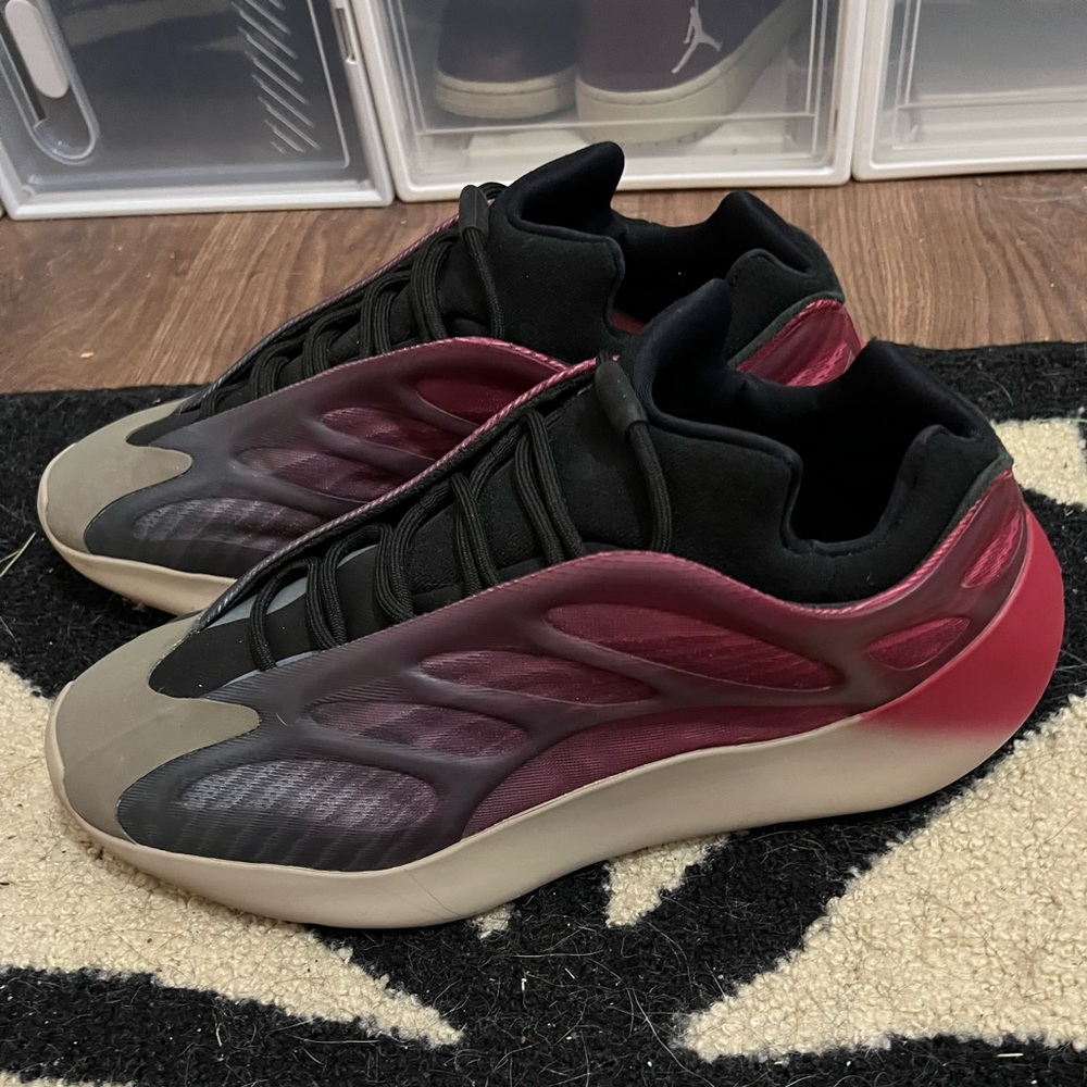Yeezy 700 V3 faded carbon